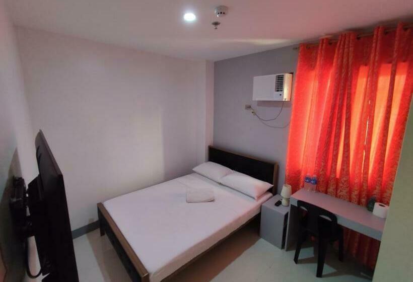 הוסטל Anchorage Apartelle