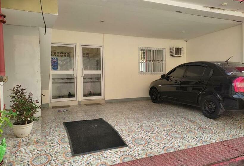 הוסטל Anchorage Apartelle