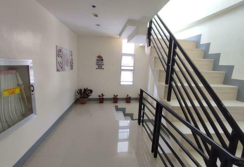 הוסטל Anchorage Apartelle