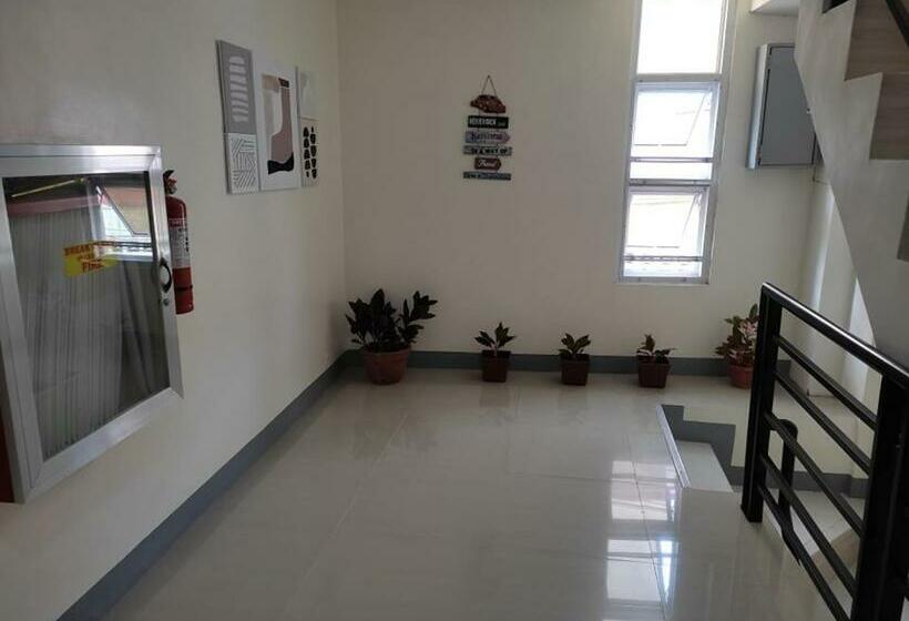 הוסטל Anchorage Apartelle