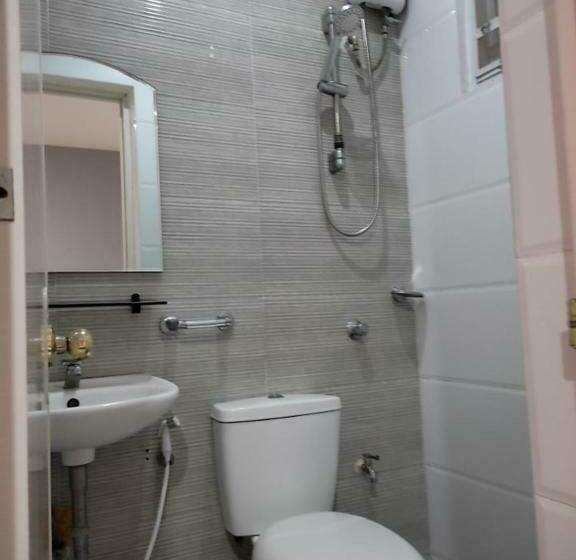 הוסטל Anchorage Apartelle