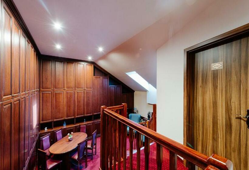 هاستل Petra Inn Apartments In Historical Palace Bratislava