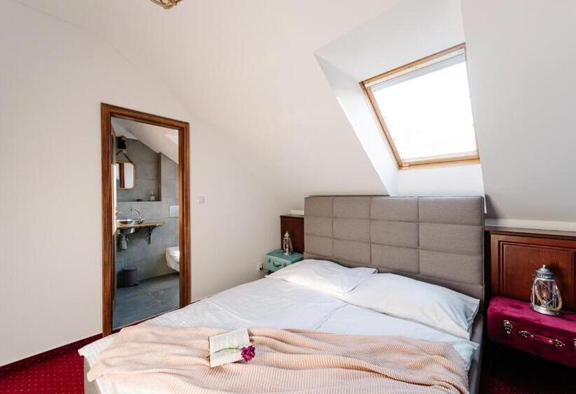 هاستل Petra Inn Apartments In Historical Palace Bratislava