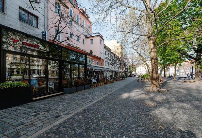 هاستل Petra Inn Apartments In Historical Palace Bratislava