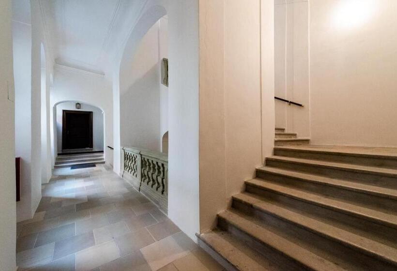 هاستل Petra Inn Apartments In Historical Palace Bratislava