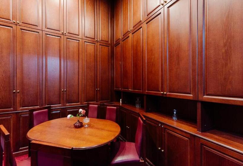 هاستل Petra Inn Apartments In Historical Palace Bratislava