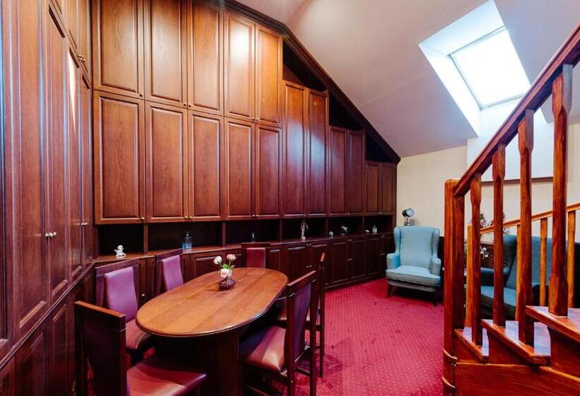 هاستل Petra Inn Apartments In Historical Palace Bratislava