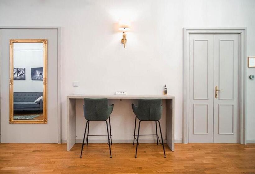 Auberge Hôtelière The Host   Web Check In