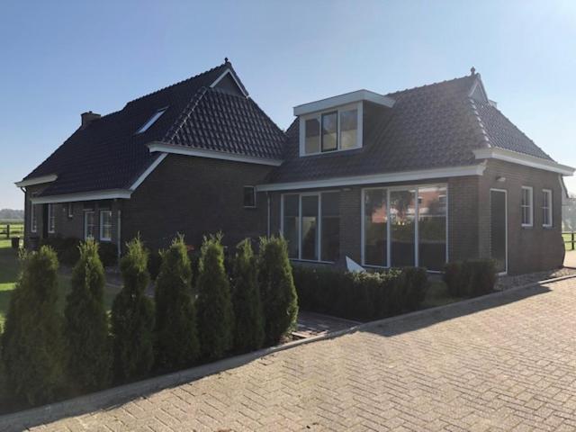 ベッドアンドブレックファースト Bed En Breakfast The Wooden Wall