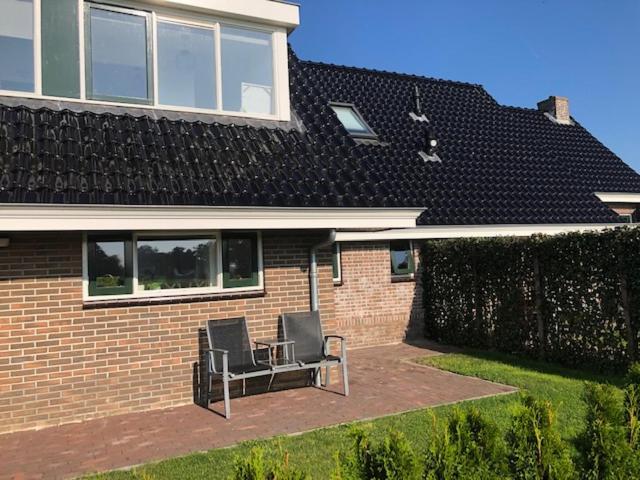 ベッドアンドブレックファースト Bed En Breakfast The Wooden Wall