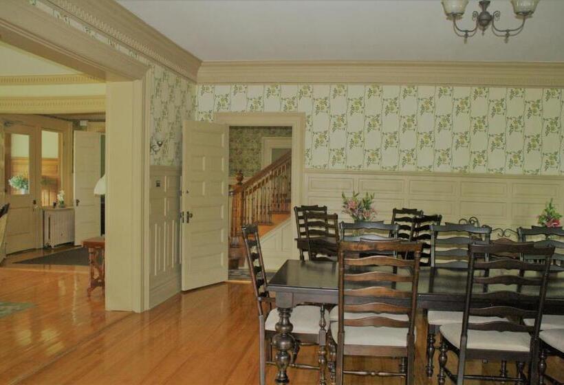 Franklin Manor Bed And Breakfast