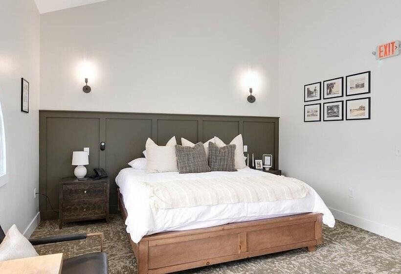 בית מלון כפרי Balsam Lake Lodge