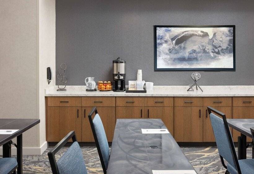 Отель Hampton Inn & Suites Huntsville Downtown