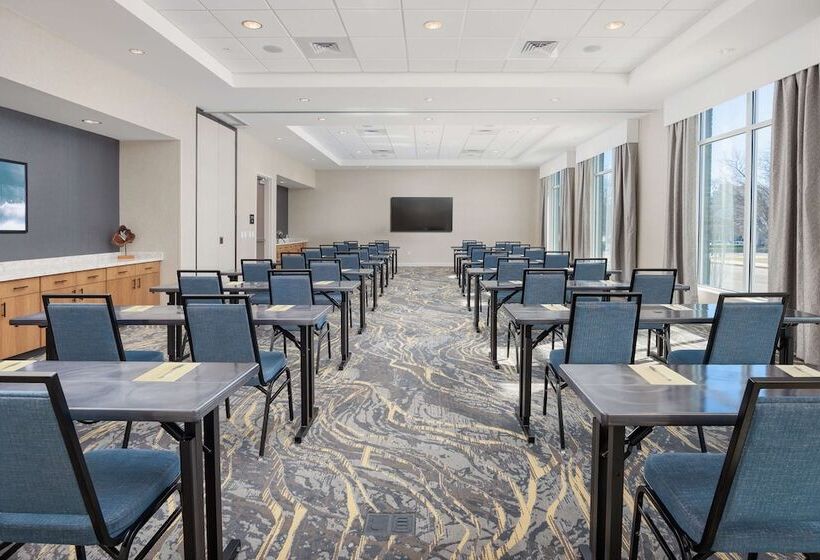 Отель Hampton Inn & Suites Huntsville Downtown