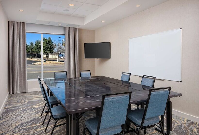 Отель Hampton Inn & Suites Huntsville Downtown