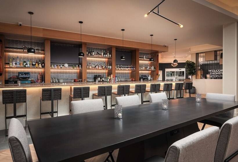 Отель Hampton Inn & Suites Huntsville Downtown