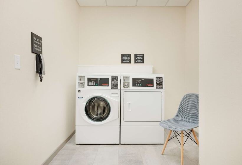 Отель Hampton Inn & Suites Huntsville Downtown