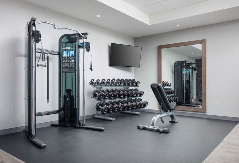 Отель Hampton Inn & Suites Huntsville Downtown