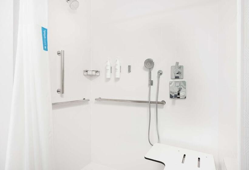 Отель Hampton Inn & Suites Huntsville Downtown