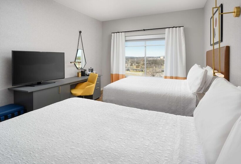 Отель Hampton Inn & Suites Huntsville Downtown