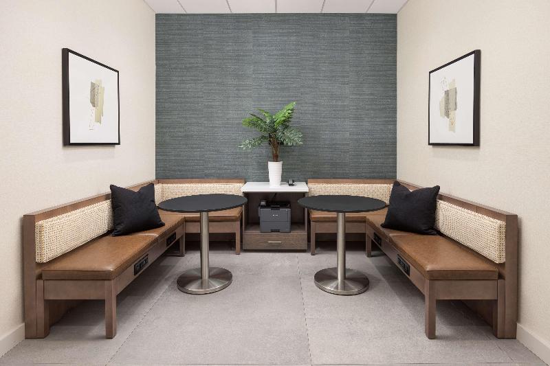 Отель Hampton Inn & Suites Huntsville Downtown