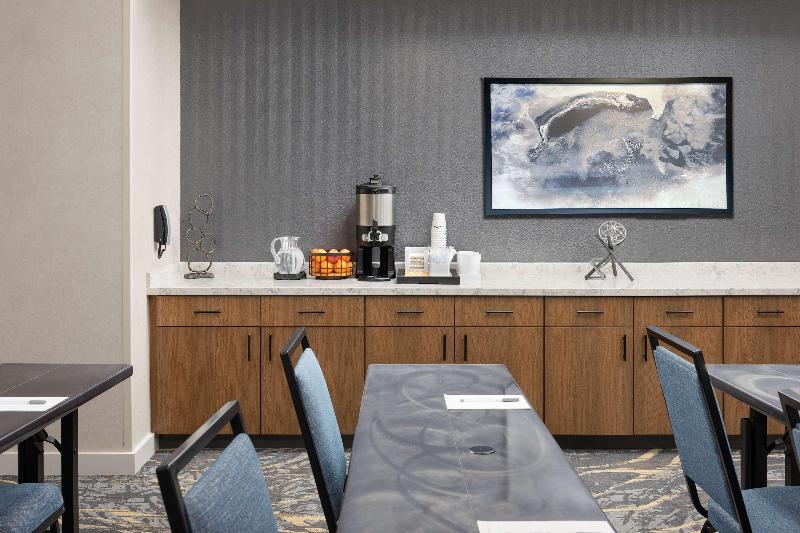 Отель Hampton Inn & Suites Huntsville Downtown