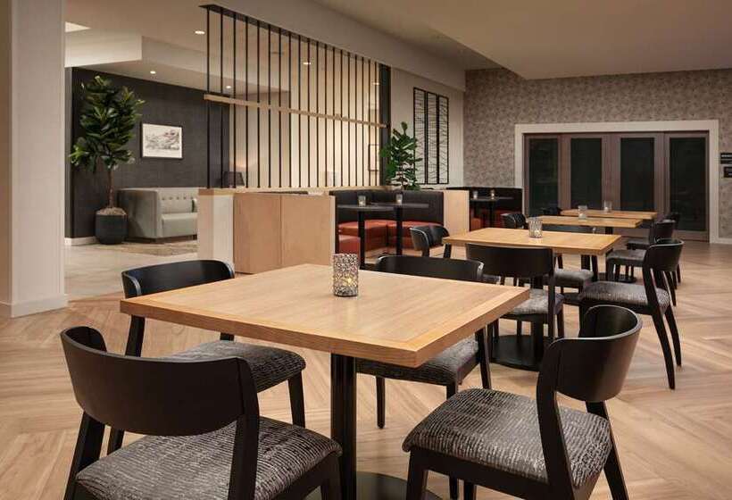 Отель Hampton Inn & Suites Huntsville Downtown