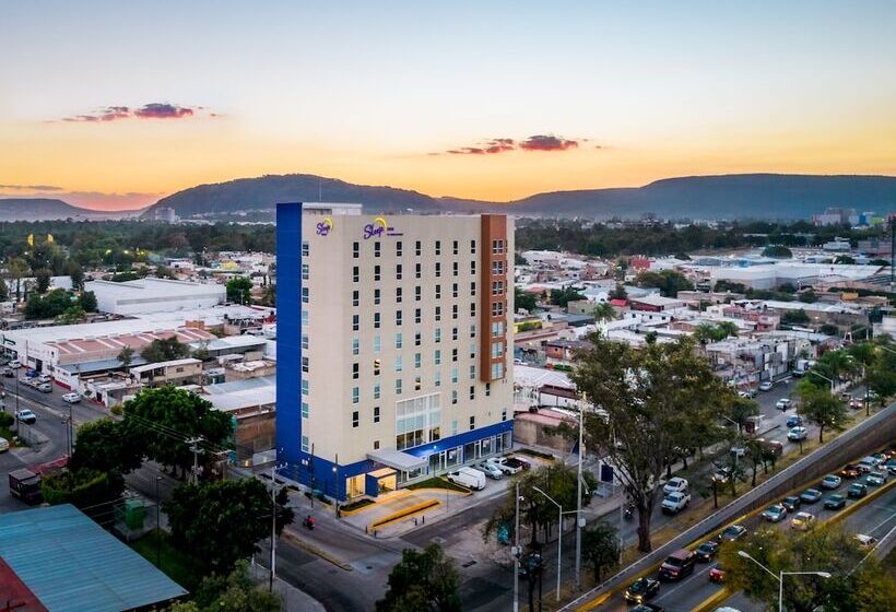 בית מלון כפרי Sleep Inn Guadalajara Galerias
