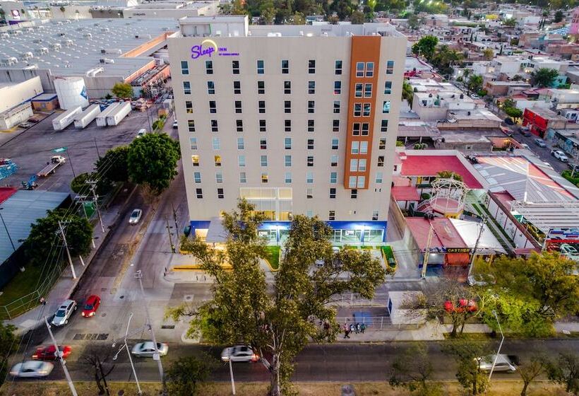 בית מלון כפרי Sleep Inn Guadalajara Galerias