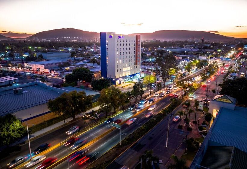 בית מלון כפרי Sleep Inn Guadalajara Galerias