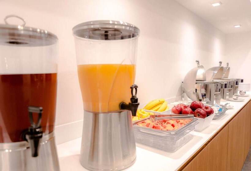 בית מלון כפרי Sleep Inn Guadalajara Galerias