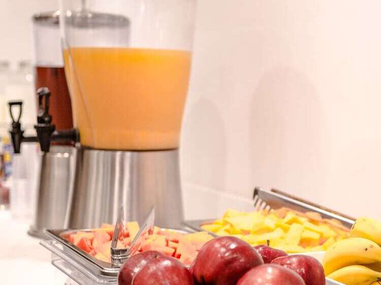 בית מלון כפרי Sleep Inn Guadalajara Galerias