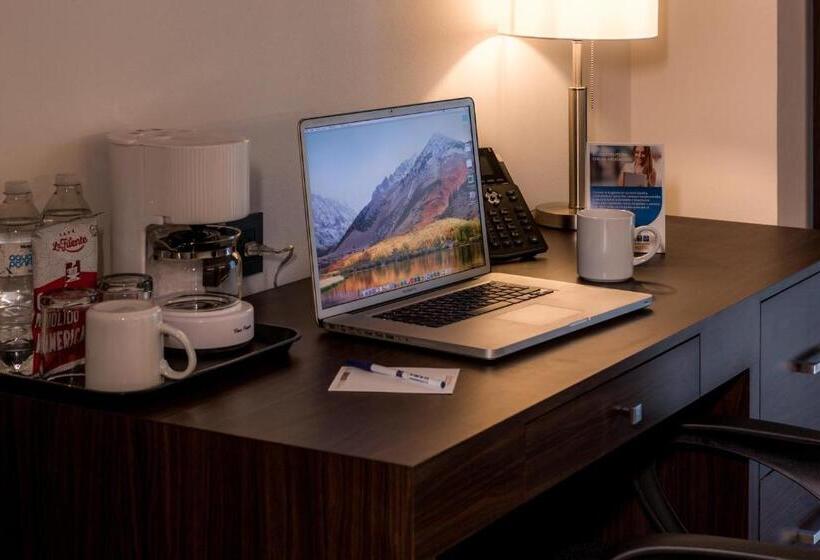 בית מלון כפרי Sleep Inn Guadalajara Galerias