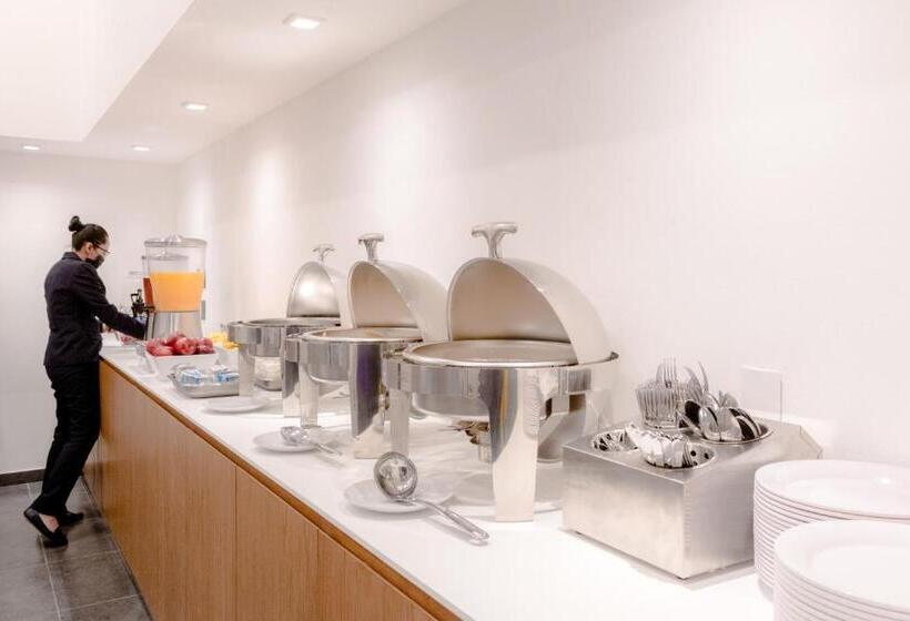 בית מלון כפרי Sleep Inn Guadalajara Galerias