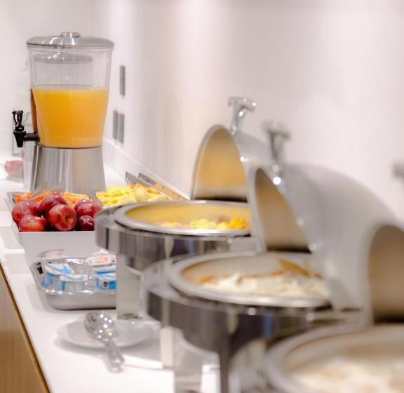 בית מלון כפרי Sleep Inn Guadalajara Galerias