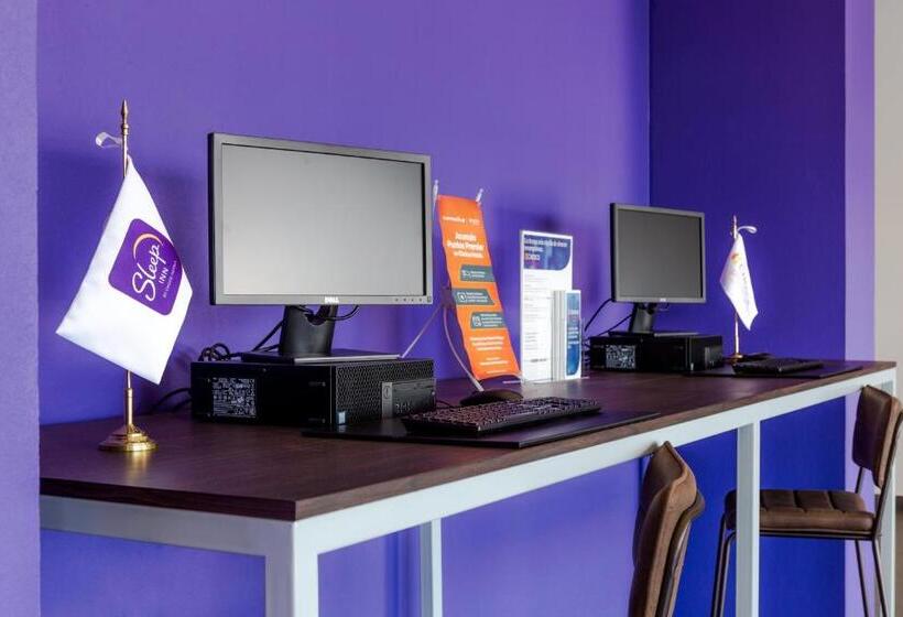 בית מלון כפרי Sleep Inn Guadalajara Galerias