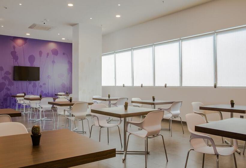 בית מלון כפרי Sleep Inn Guadalajara Galerias