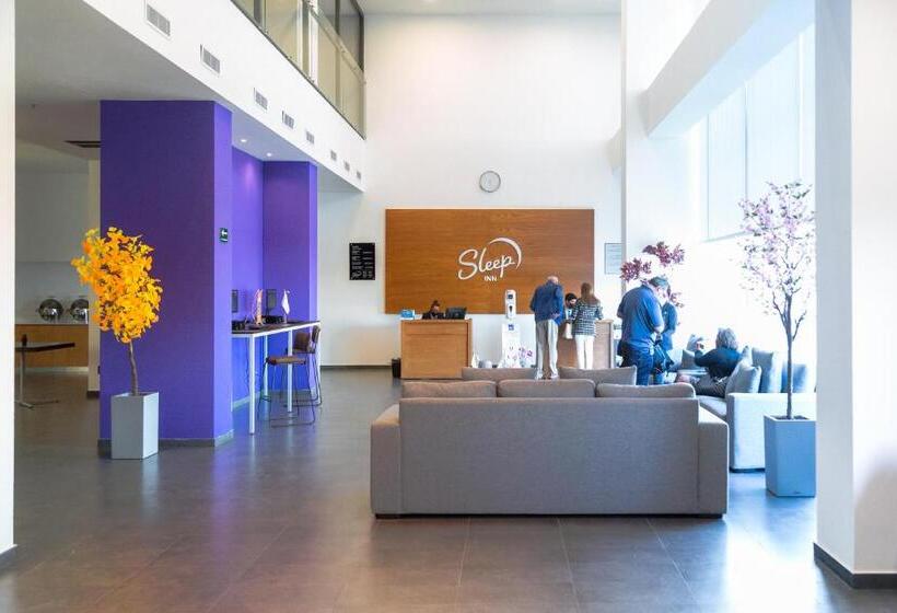 בית מלון כפרי Sleep Inn Guadalajara Galerias