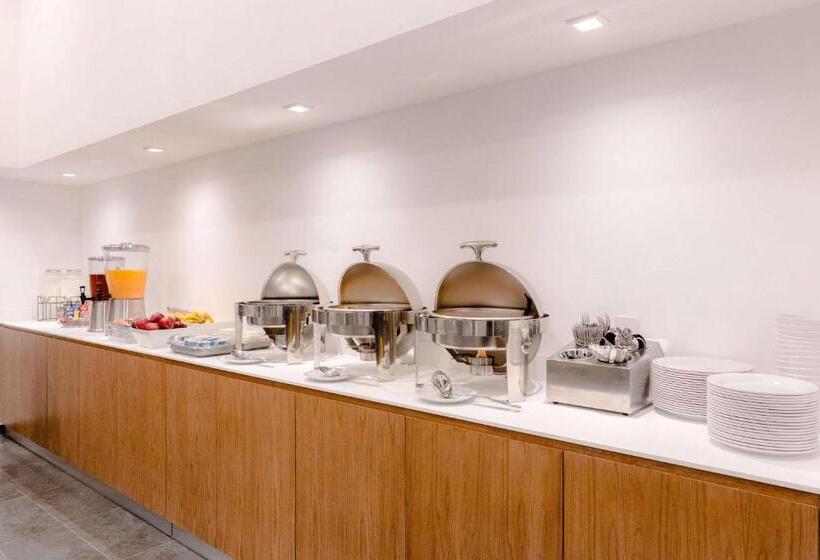 בית מלון כפרי Sleep Inn Guadalajara Galerias