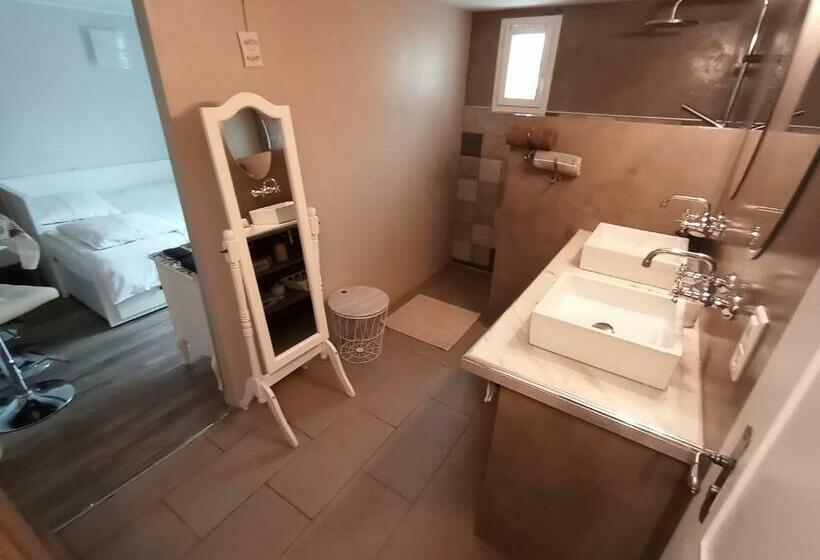 بنسيون Au Coeur Du Luberon