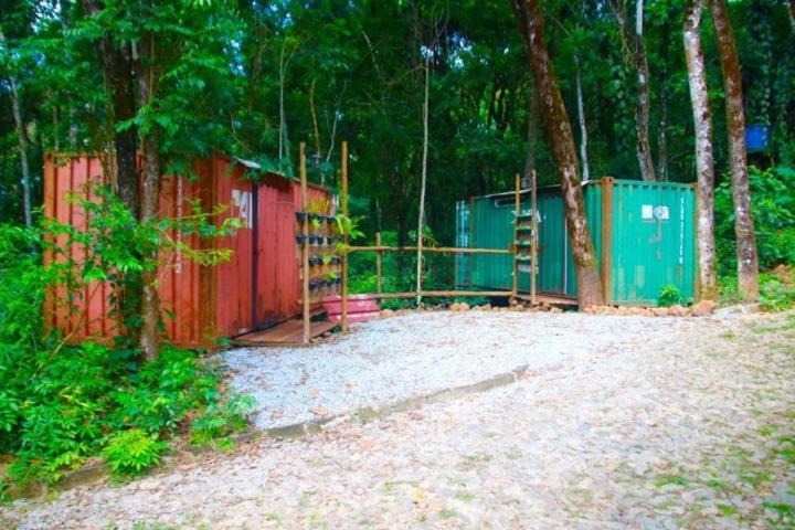 פנסיון Econtainer Suítes Macacos