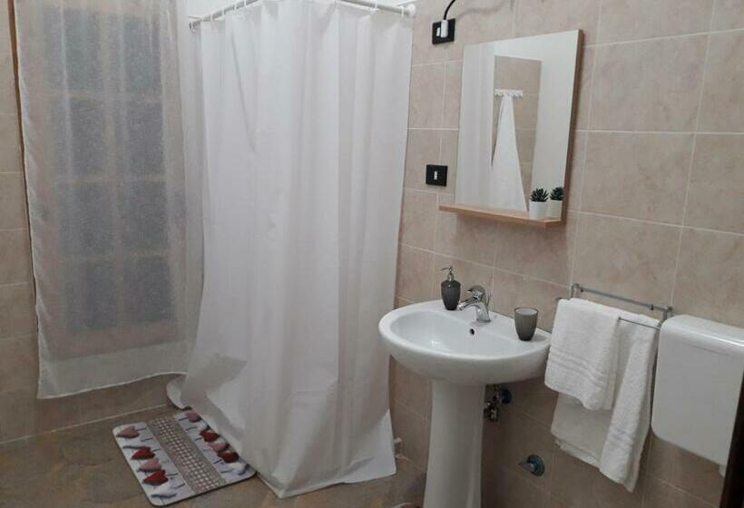 مبيت وإفطار Short Lets Radici Di Puglia