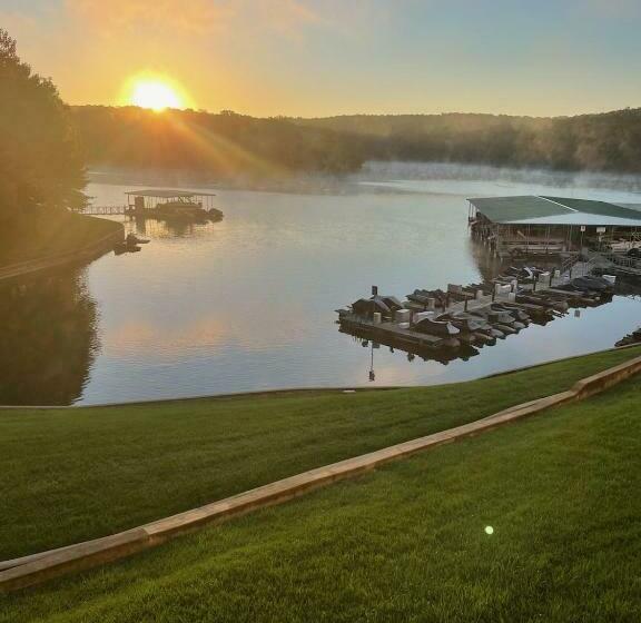 Family Fun Lakefront Condo At Parkview Bay