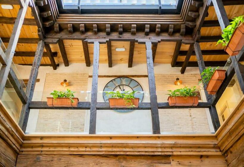 Dobo Azacanes Hostal