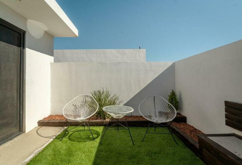 Collins Village Hotel Boutique