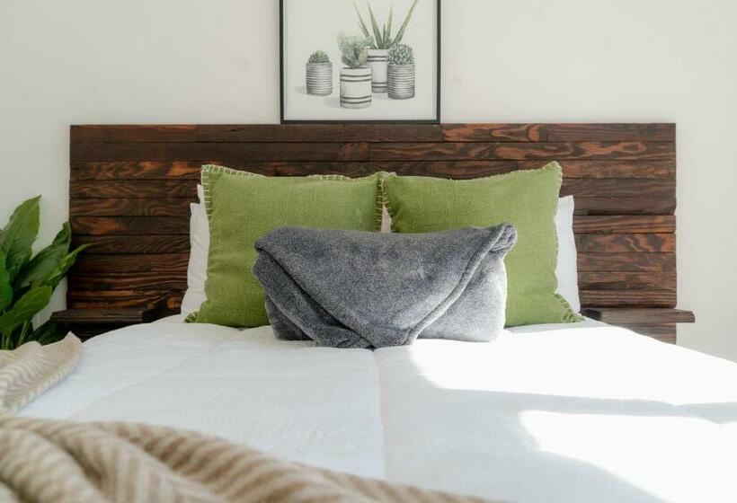 Collins Village Hotel Boutique