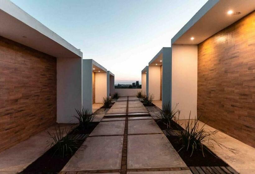 Collins Village Hotel Boutique