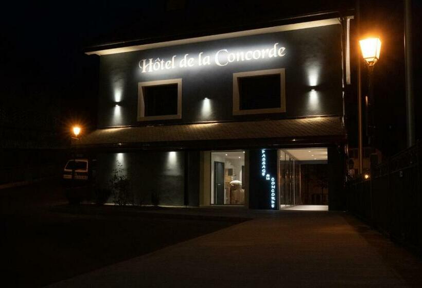 Капсульный Oтель De La Concorde   Self Check In