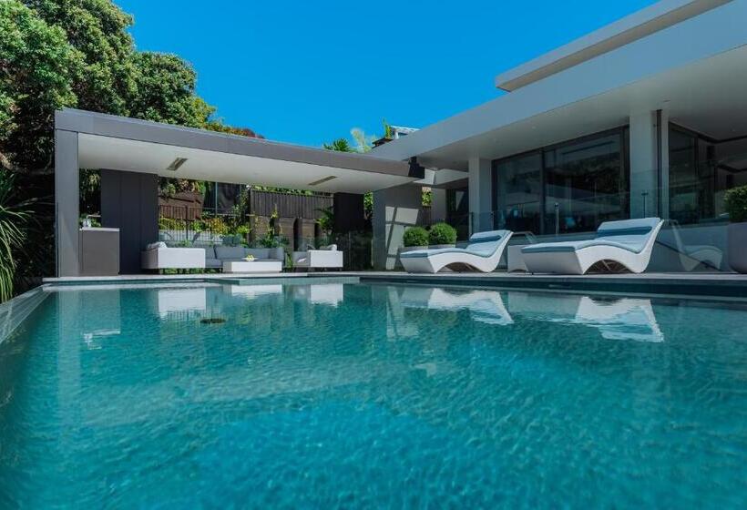 پانسیون Elements Of Castor Bay