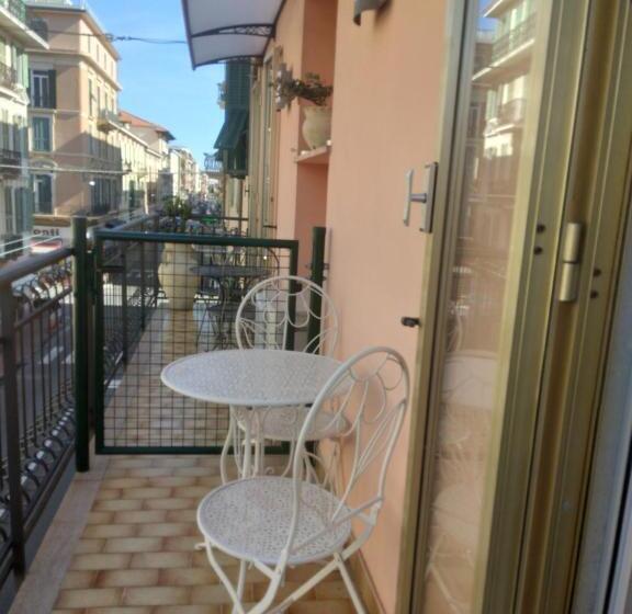 بنسيون L Approdo